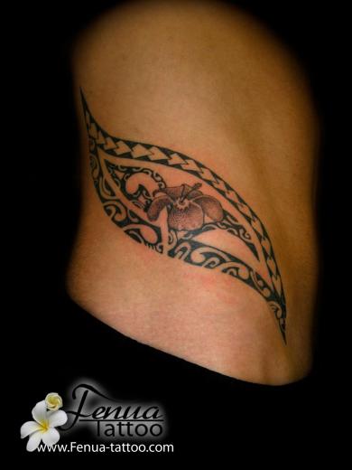 14a°) fleur en points et tattoo polynesien